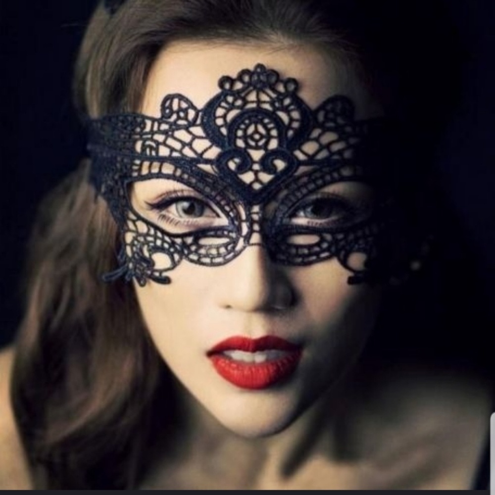 🔥LAST ONE!🔥 HOLLY LACE OUT MASK!